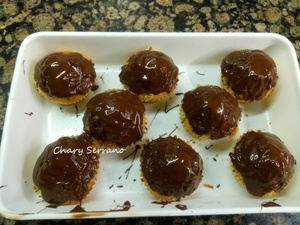 MAGDALENAS DE CALABAZA CON COBERTURA DE CHOCOLATE Y ALMENDRA