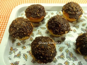 MAGDALENAS DE CALABAZA CON COBERTURA DE CHOCOLATE Y ALMENDRA