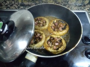 Pasos 3 y 4 para hacer los champiñones rellenos de bacon