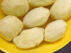 Sopa con garbanzos, grelos y patatas