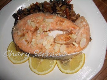 SALMÓN CON VERDURAS Y ALMENDRAS