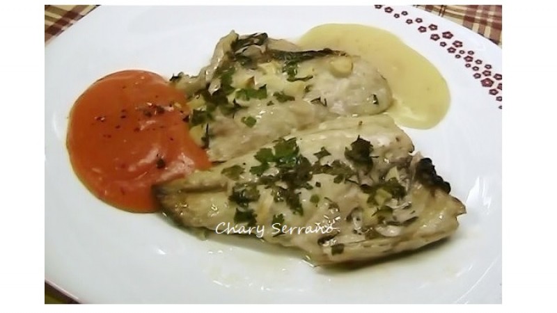 DORADA AL AJILLO CON PURÉ DE PATATA