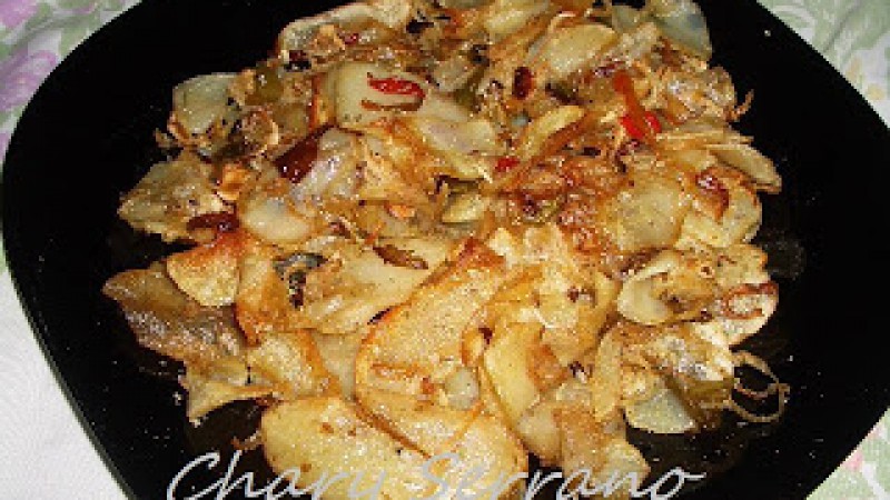PATATAS CON CEBOLLA, PIMIENTOS Y ESPECIAS