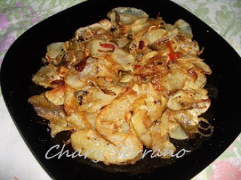 PATATAS CON CEBOLLA, PIMIENTOS Y ESPECIAS