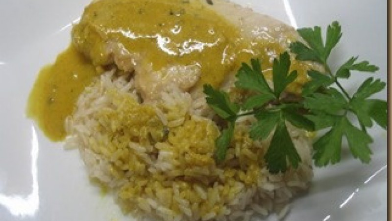 PECHUGA DE POLLO Y ARROZ  AL CURRY, SIN LACTOSA