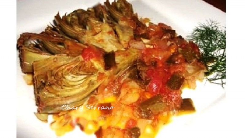 ALCACHOFAS CON CEBOLLA Y TOMATE