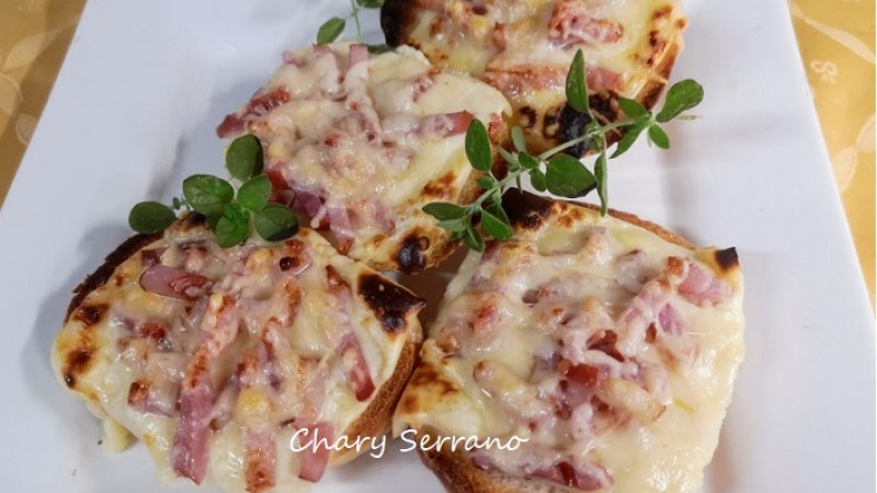 Bollitos gratinados a la carbonara