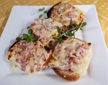 Bollitos gratinados a la carbonara