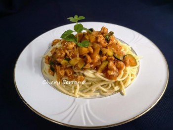 Espagueti con soja texturizada y hortalizas