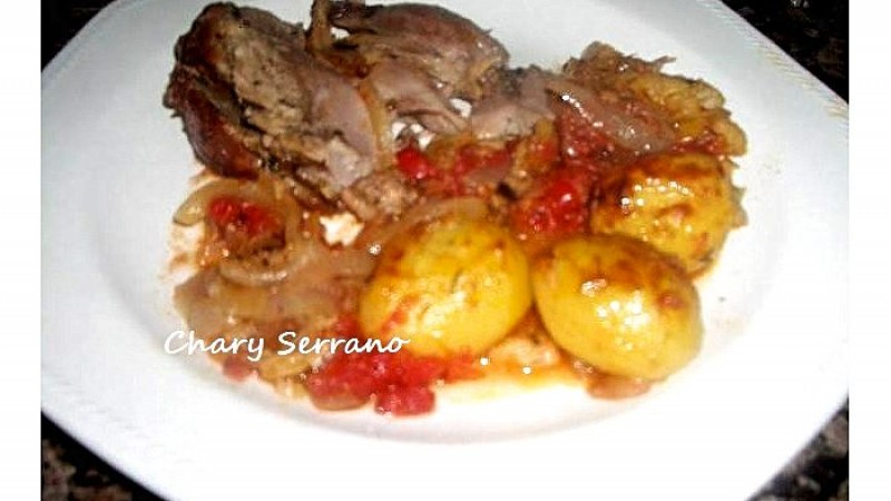 PIERNA DE CORDERO AL HORNO CON GUARNICIÓN