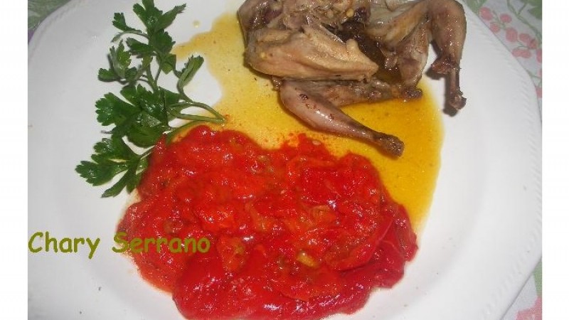 CODORNICES CON PIMIENTOS ROJOS
