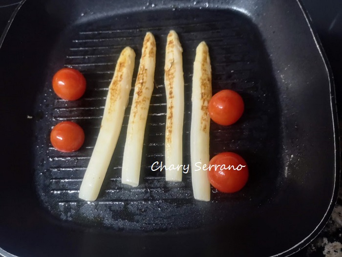 Espárragos blancos y cherrys