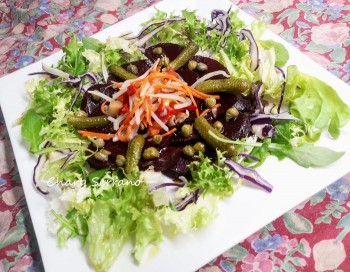 2 ensaladas con remolacha y lechugas