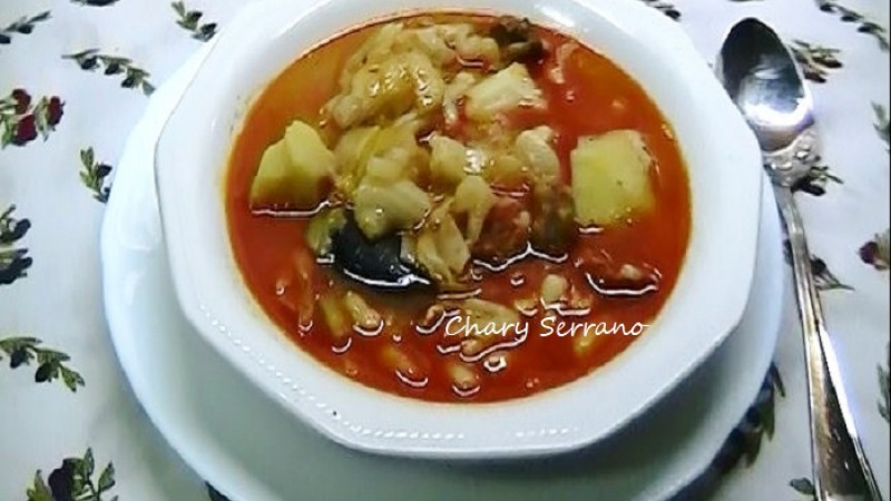 Guiso de col y judías con chorizo y morcilla