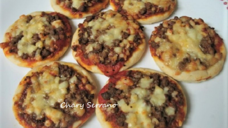 Mini pizzas a la salsa barbacoa