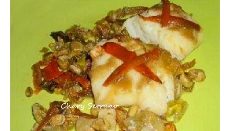BACALAO CON INFUSIÓN DE HABITAS, PIMIENTOS Y CEBOLLA