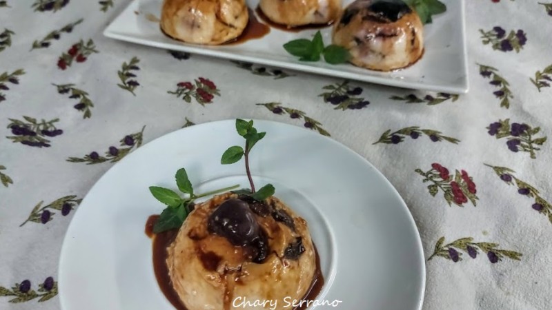 Flan de cuajada con cerezas