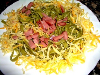 CINTAS DE ESPINACAS CON LOMO AHUMADO Y QUESOS