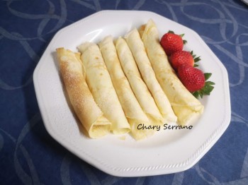 Frixuelos con anís y fresas