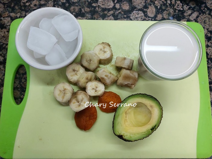 Batido de aguacate, plátano y orejones