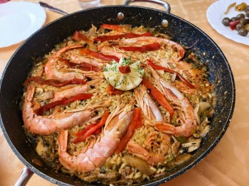 Arroz con gambones, setas y champiñones