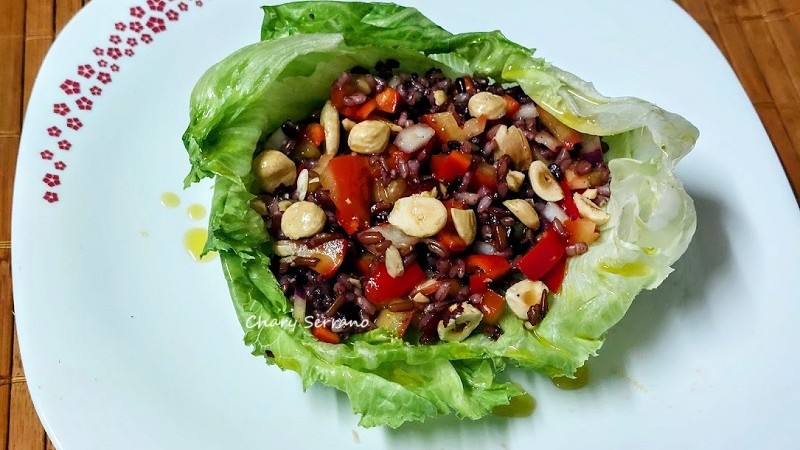 Ensalada con 3 arroces frutos secos y hortalizas