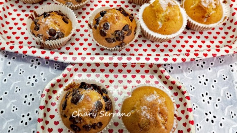 Magdalenas caseras de yogur, naranja y chocolate