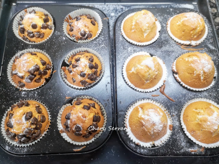 Magdalenas caseras con naranja, yogur y chocolate