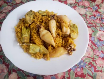 Arroz con alcachofas y calamares