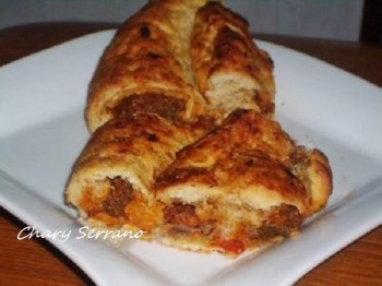Empanada en forma de baguette rellena de hortalizas