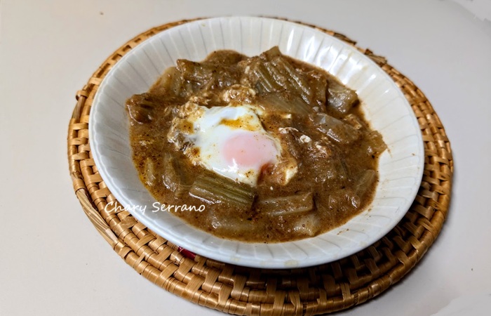 Cardos esparragados con huevo