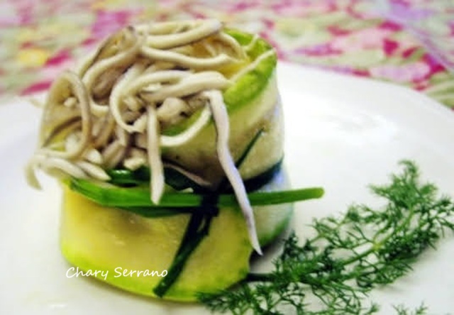 Rollitos de calabacín y gulas