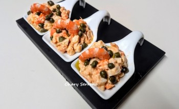 ENSALADILLA DE MARISCO EN CUCHARITAS CON RECETA DE SALSA ROSA