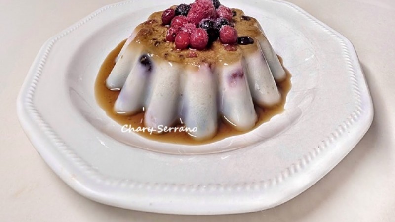 FLAN DE YOGUR, QUESO y FRUTAS DEL BOSQUE