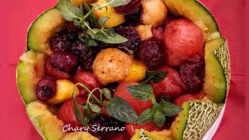 MELÓN RELLENO DE SANDIA Y MORAS