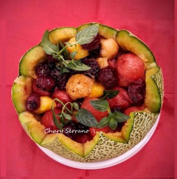 MELÓN RELLENO DE SANDIA Y MORAS