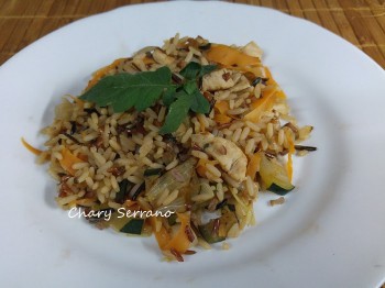 SALTEADO DE ARROZ 3 COLORES CON POLLO Y HORTALIZAS