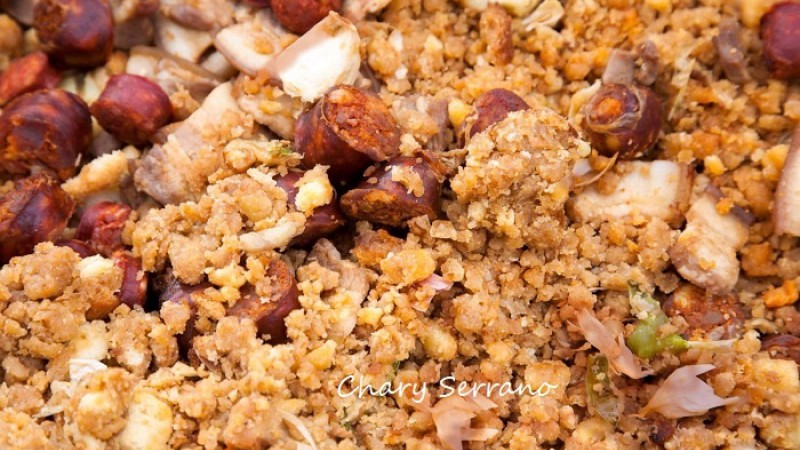 MIGAS CON CHORIZO,PANCETA Y GUARNICIÓN