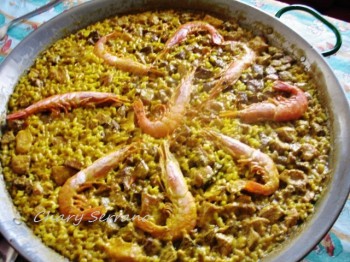 PAELLA CON LANGOSTINOS Y SETAS