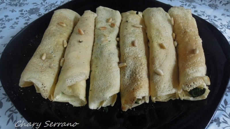 CREPS SALADAS CON ESPINACAS Y PIÑONES