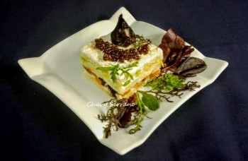 PASTEL DE SALMÓN, AGUACATE Y BOMBÓN DE CEBOLLA NEGRA