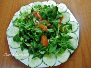 ENSALADA DE CANÓNIGOS, TOMATE Y PEPINO